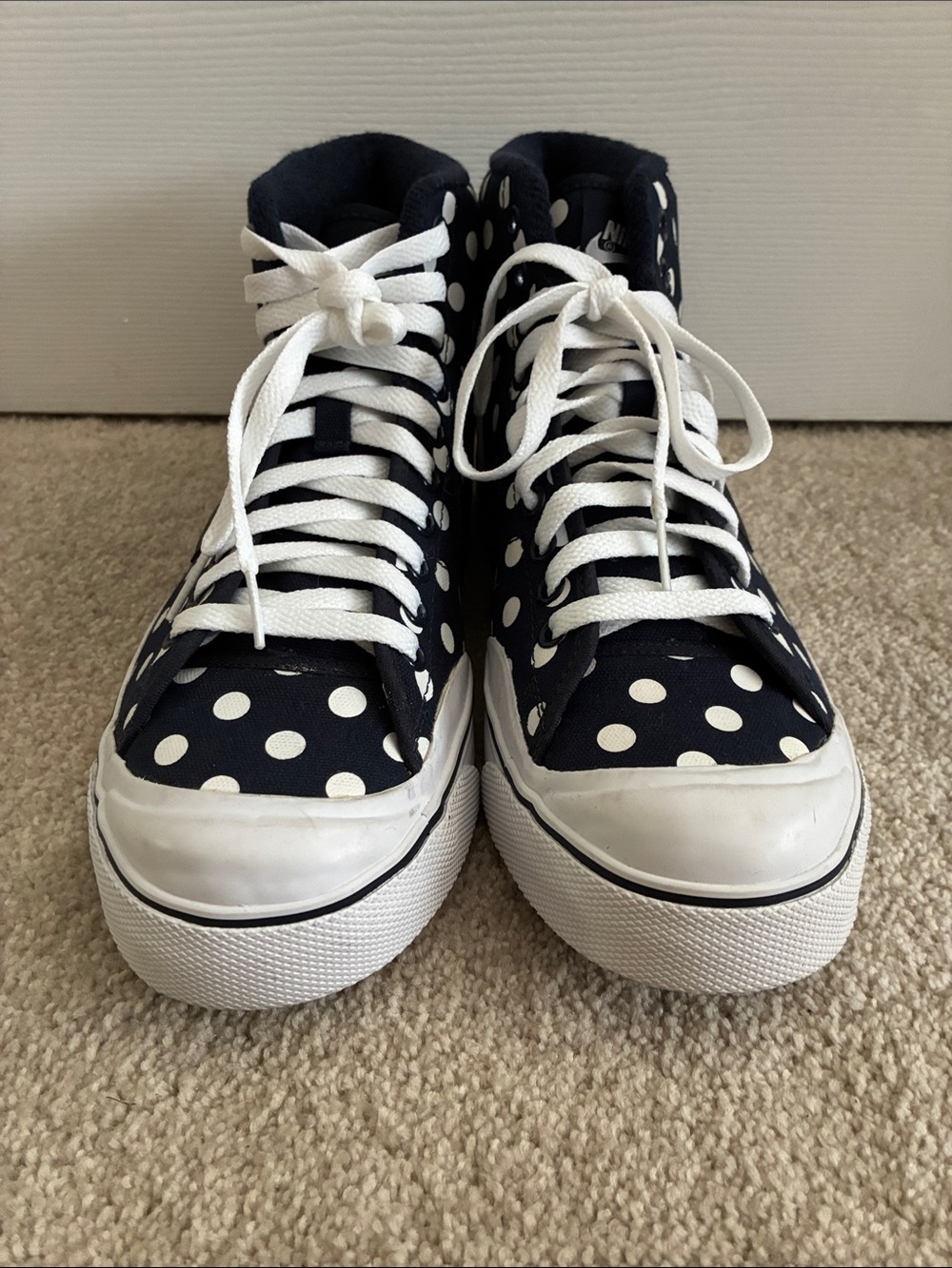 Never Worn RARE Nike Navy Blue Polka Dot High Tops Size 9.5